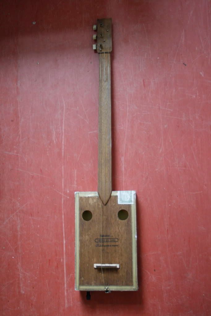 Cigarbox Guitar Front