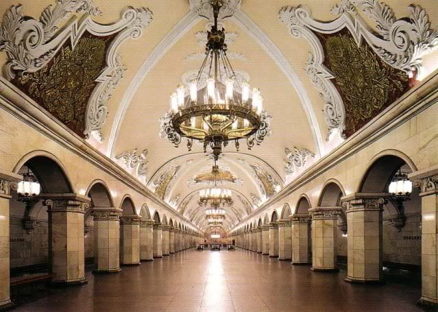 Moscow-Metro_station.jpg